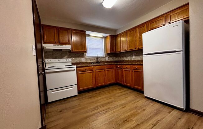 2 beds, 1.5 baths, $1,195, Unit 1276 Sanlor Ave 1