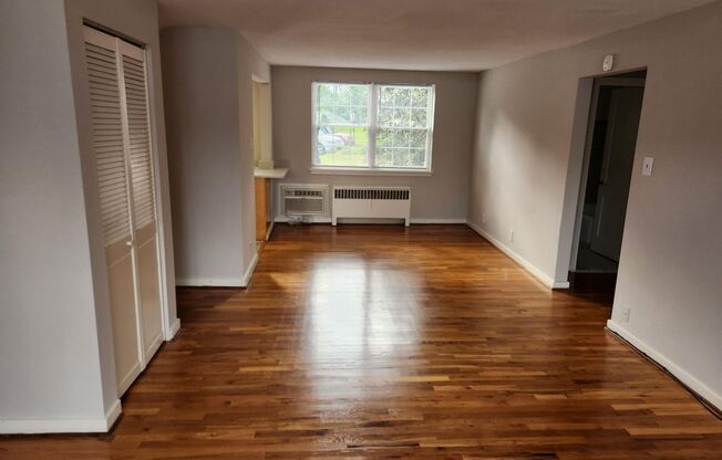 2 beds, 1 bath, 897 sqft, $2,275, Unit A-23