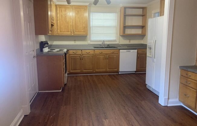 2 beds, 1 bath, $1,600