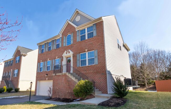 Gainesville Single Family Home - 4 bed 2 1/2 bath with 2 car garage