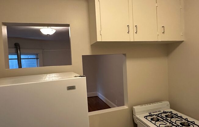 Studio, 1 bath, 450 sqft, $1,095, Unit 102