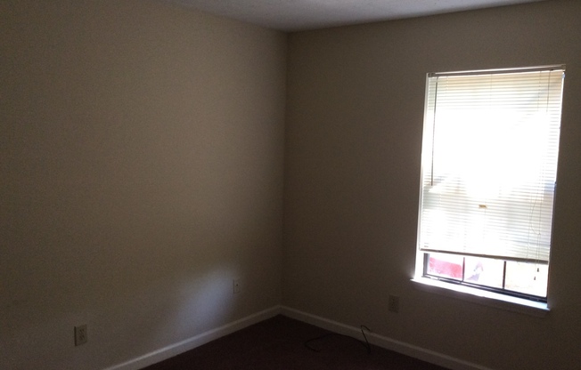 2 beds, 1 bath, $675, Unit C4