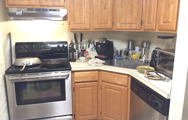 2 beds, 1 bath, 782 sqft, $2,900, Unit 02-B1