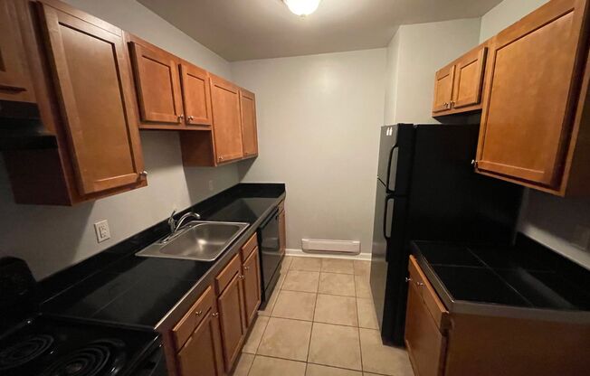 2 beds, 1 bath, 800 sqft, $1,759, Unit 5717 Hobart St. #07