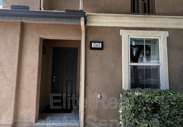 1563 HACKBERRY PL