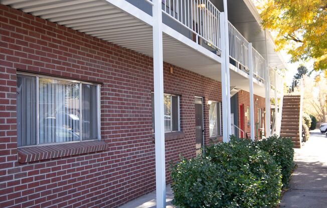 7920 & 7930 W 10th Ave – Spacious 1 & 2 Bedroom Apartments in Lakewood!