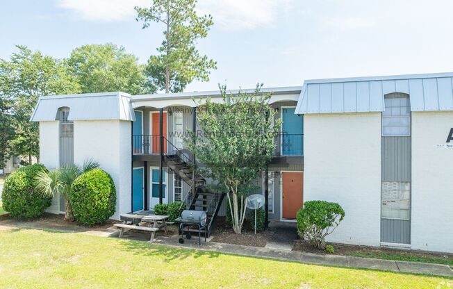 1 bed, 1 bath, 745 sqft, $710