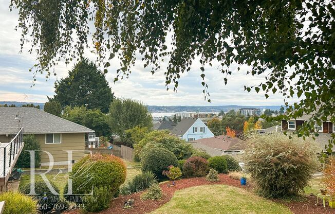 Enjoy Breathtaking Sunsets in the Heart of Manette