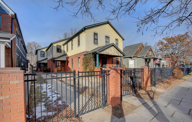 3 Bed 3.5 Bath Townhome AVAILABLE NOW in Denver