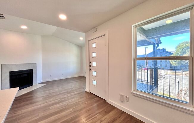 Stylish Top-Floor North Austin Condo Near 2222 & Minutes to Downtown