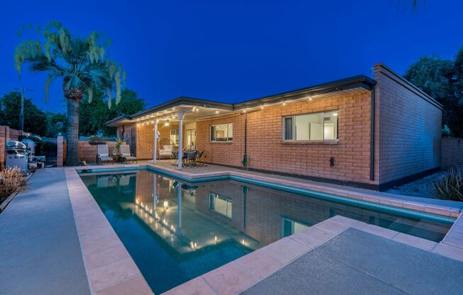 Fully furnished Tempe home with gorgeous backyard!