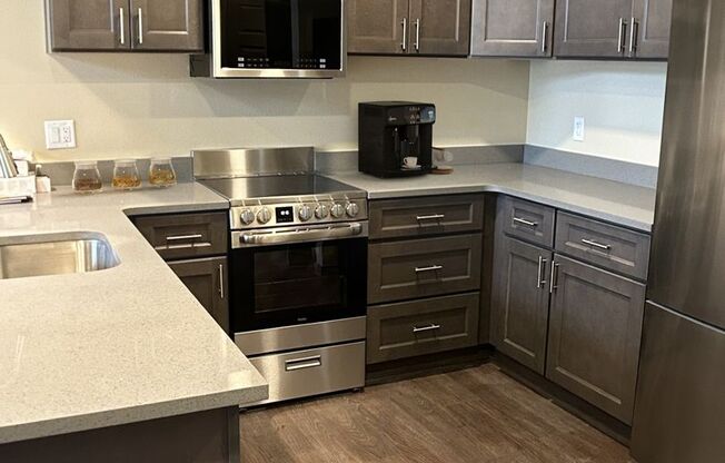 2 beds, 1 bath, 936 sqft, $1,695, Unit 406