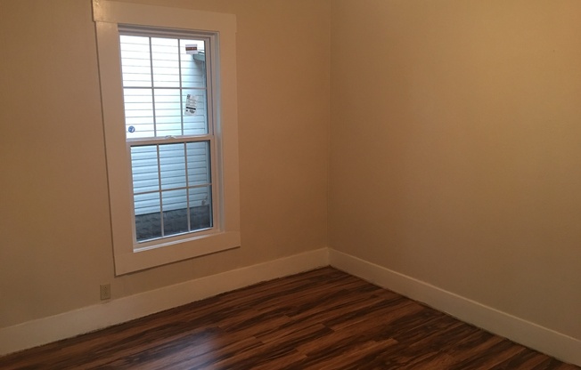PRE- LEASING TO APPROVED APPLICANTS- we will show to approved applicants by appointment only. -Super cute 2 bedroom 1 bath house, Not to far from PSU!!