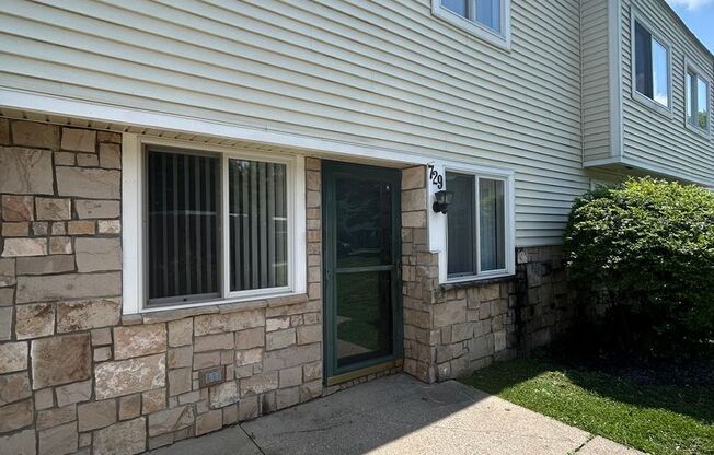 3 beds, 2.5 baths, 1,636 sqft, $1,379, Unit 729