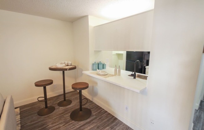 Photo of the dining area in a 692 square foot 1 bed, 1 bath model aprtment at Cambridge Court Apartments in Dallas Texas