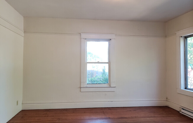 Beautiful 4 Bedroom House on Campus!