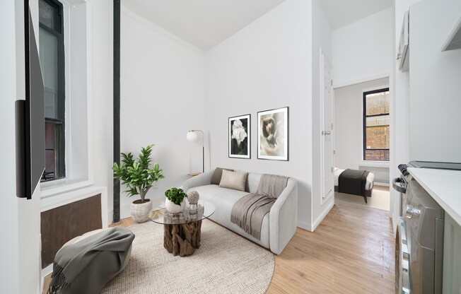 2 beds, 1 bath, $4,350, Unit 1C