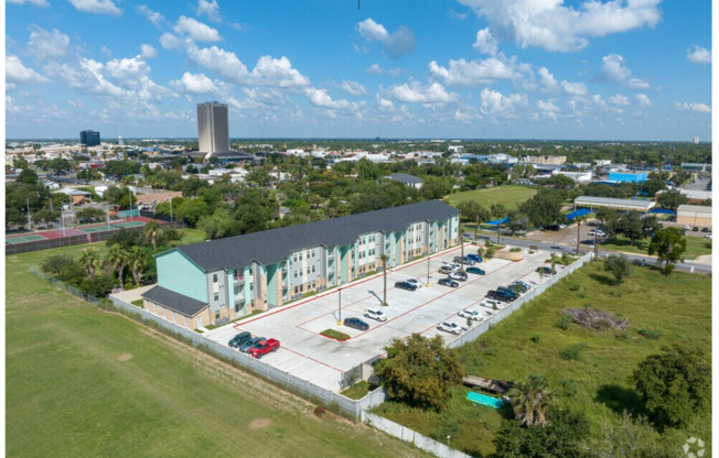 3 beds, 2 baths, 1,269 sqft, $995, Unit C-01/ BROWNC/ PARKING LOT VIEW