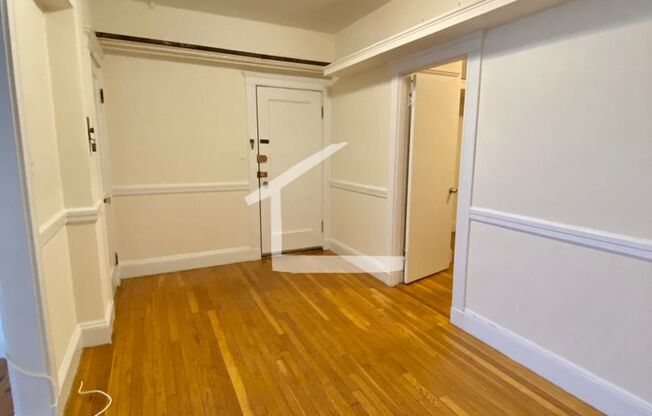 2 beds, 1 bath, $2,600, Unit 1