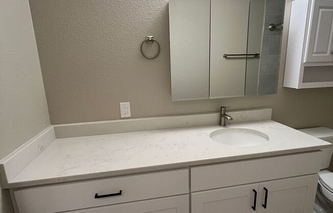 2 beds, 1 bath, 727 sqft, $1,695, Unit 24