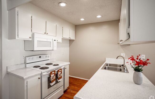 1 bed, 1 bath, 715 sqft, $2,200, Unit 7