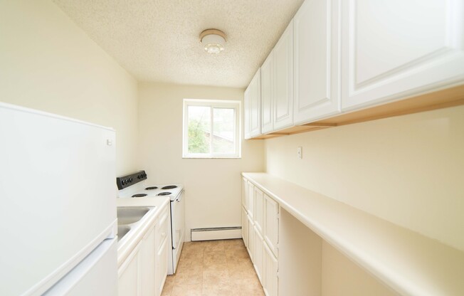 2 beds, 1 bath, 700 sqft, $925, Unit Unit 02B