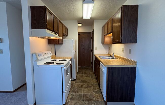 2 beds, 1 bath, 835 sqft, $695, Unit 306