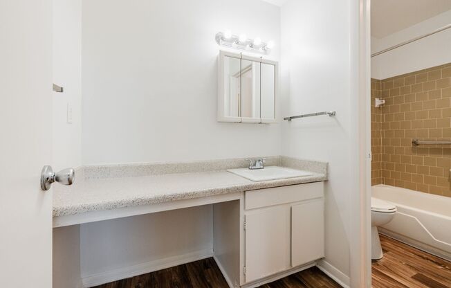 1 bed, 1 bath, 576 sqft, $1,175, Unit 2298-23