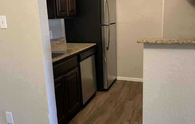 2 beds, 1 bath, 897 sqft, $975, Unit 2001