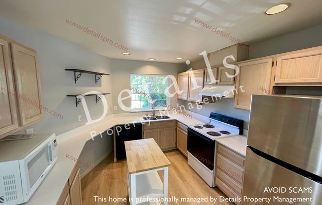 **COMING SOON** 3 BR bedroom Silverdale Townhouse