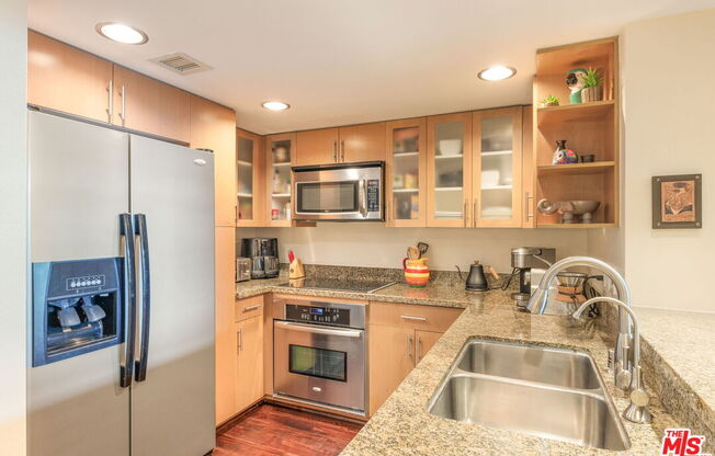 1 bed, 1 bath, 814 sqft, $4,250, Unit 415