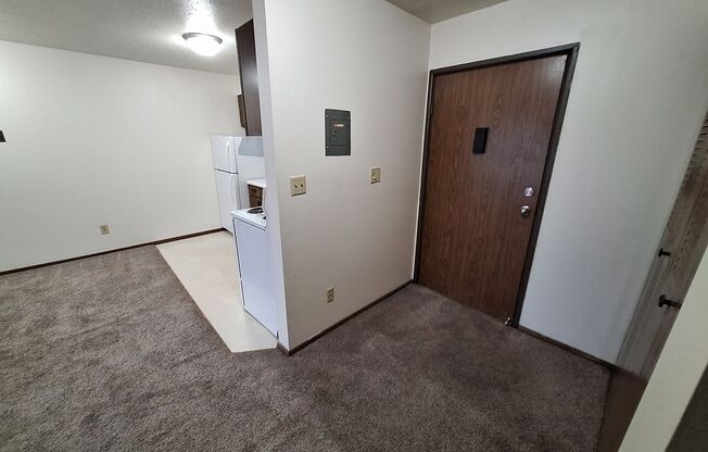 1 bed, 1 bath, 630 sqft, $695, Unit 33