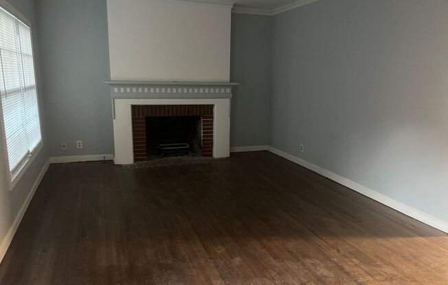 Gorgeous Fully Renovated 4 bedroom 1 bath home!