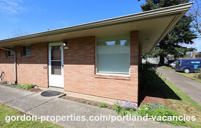 NE 65th Ave - North Tabor single level 1 bedroom apartment