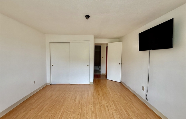 1 bed, 1 bath, 999 sqft, $1,900, Unit 4L