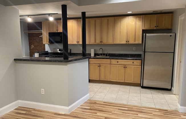 1 bed, 1 bath, 700 sqft, $2,200, Unit LL