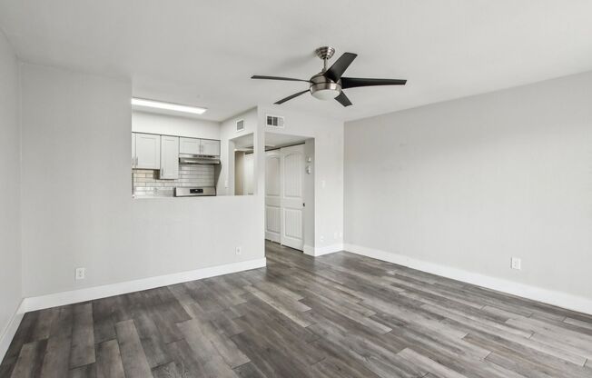 Studio, 1 bath, 400 sqft, $1,099, Unit A03