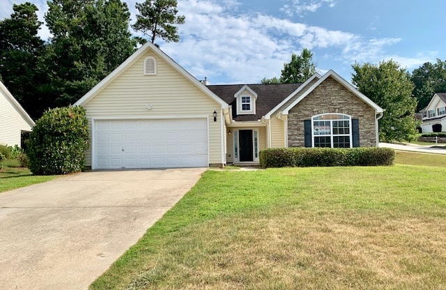 3 Bedroom/2 Bath Cottage-Style Home In Lovely McDonough in Great Swim/Tennis Community!