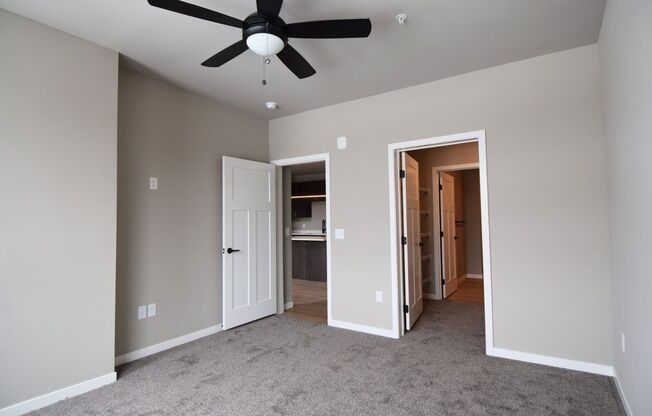 2 beds, 1 bath, 1,002 sqft, $1,990, Unit 5604-406