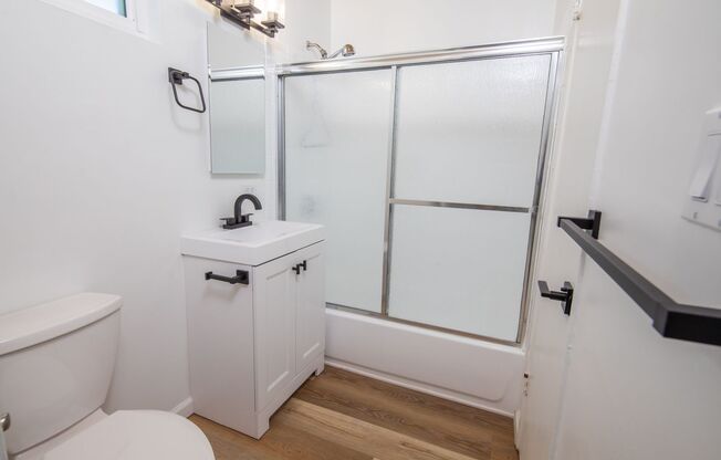 Point Loma Palms - Renovated 1 bed with washer/dryer, new appliance, LARGE patio!