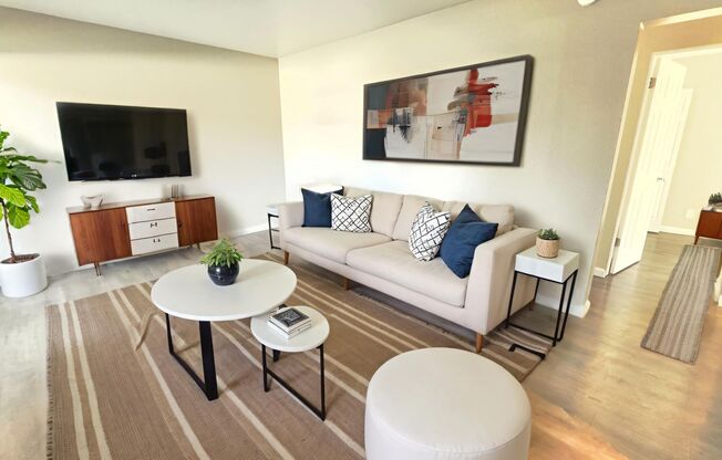 2 beds, 1 bath, $1,075, Unit 204