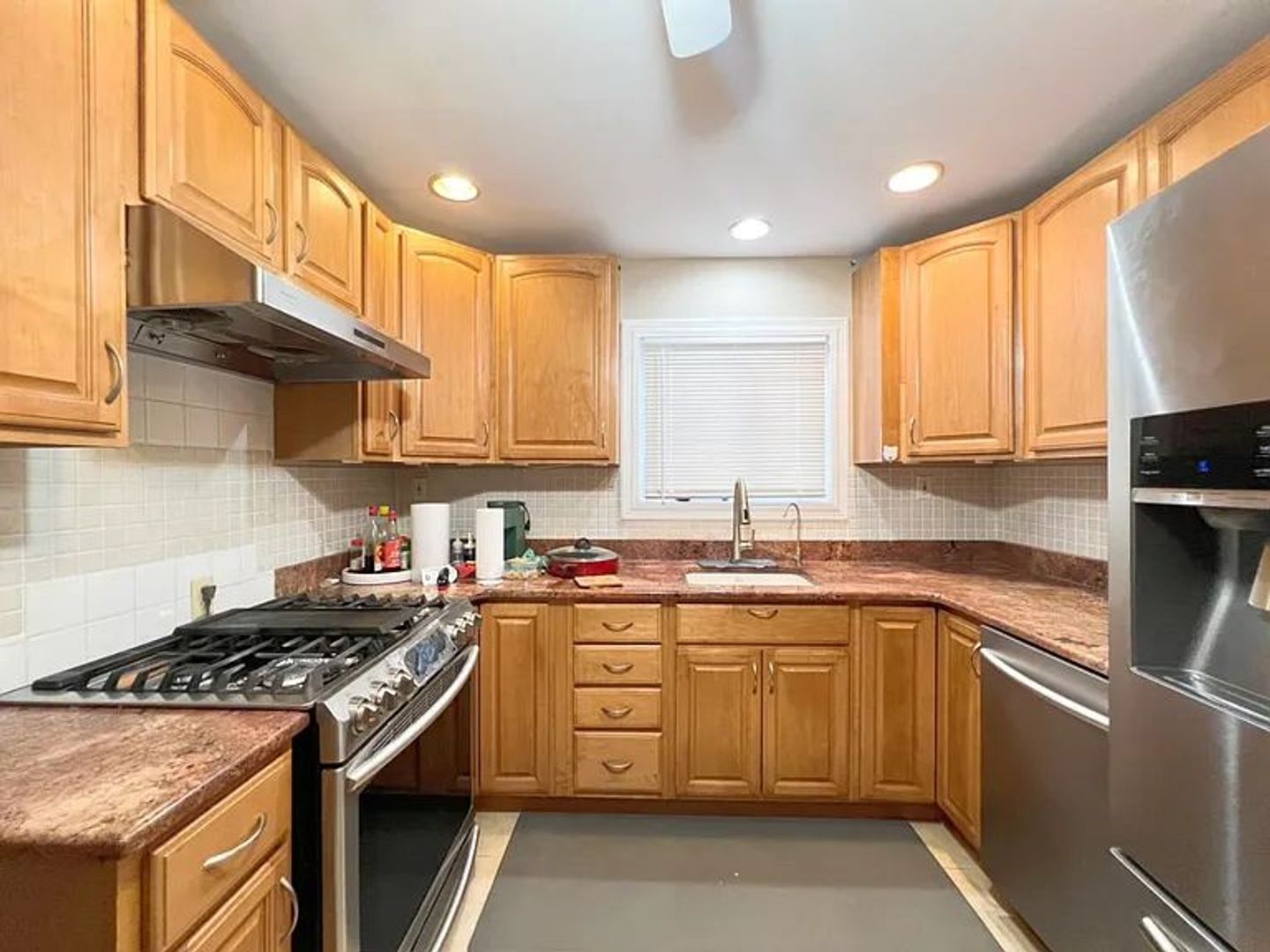 26 Thayer Pl