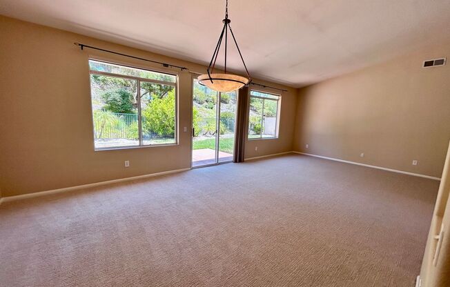 Spacious 4 Bed/2.5 Bath Home Escondido