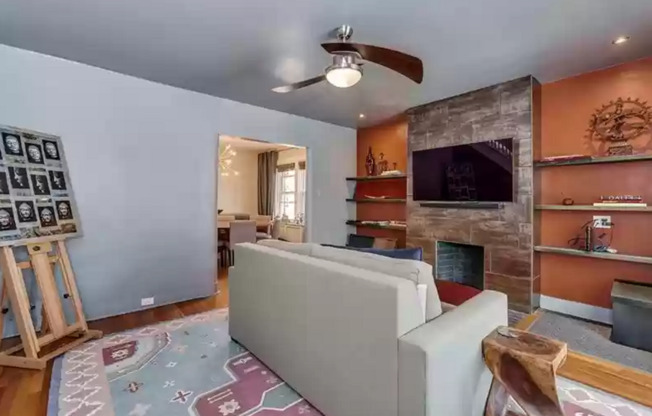 Must See 3 BD/ 2 BA located in Squirrel Hill Available 8/1/2026