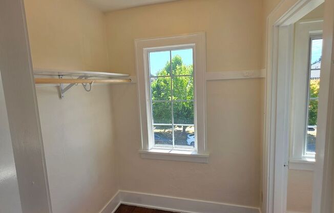 Large 1 bedroom Historic condo - Top Floor unit with a charming interior- Available now!