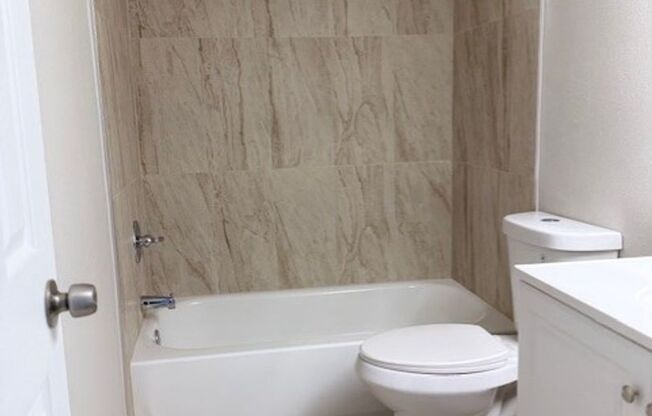 2 beds, 1.5 baths, 900 sqft, $1,425, Unit 211