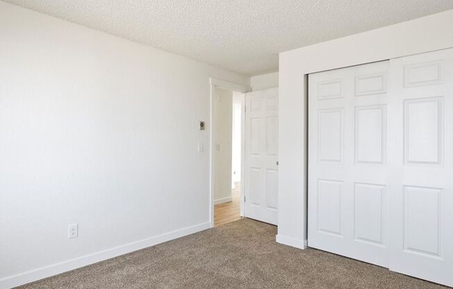 Kamden Court: Leasing Specials! Great location in Kennewick!