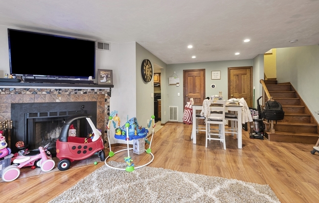 156 QUINCY SHR DR