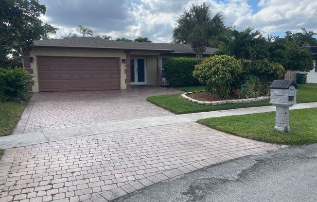 Stunning 4-Bedroom, 3-Bathroom Home with Private Pool in Tamarac