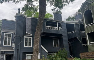 415 W 8 ST